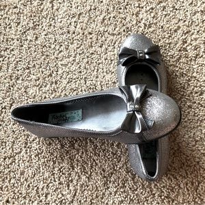 Rachel Shoes for girls size 4 color silver